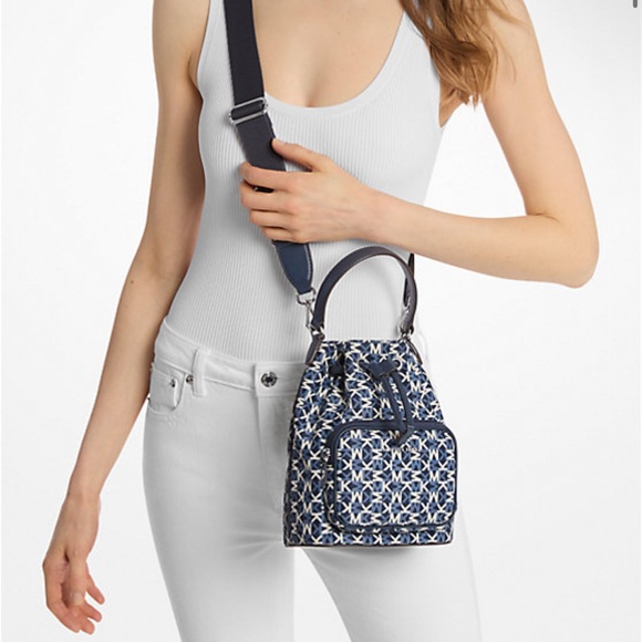 NWT Michael Kors Khai Small Signature Logo Bucket Bag - Picture 2 of 7